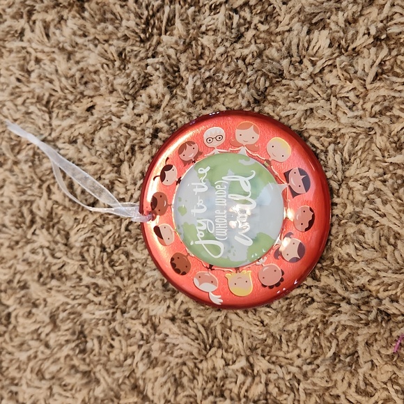 Hallmark Keepsake 2022 Ornament Unicef  - Joy to the Whole Wide World - Picture 4 of 6